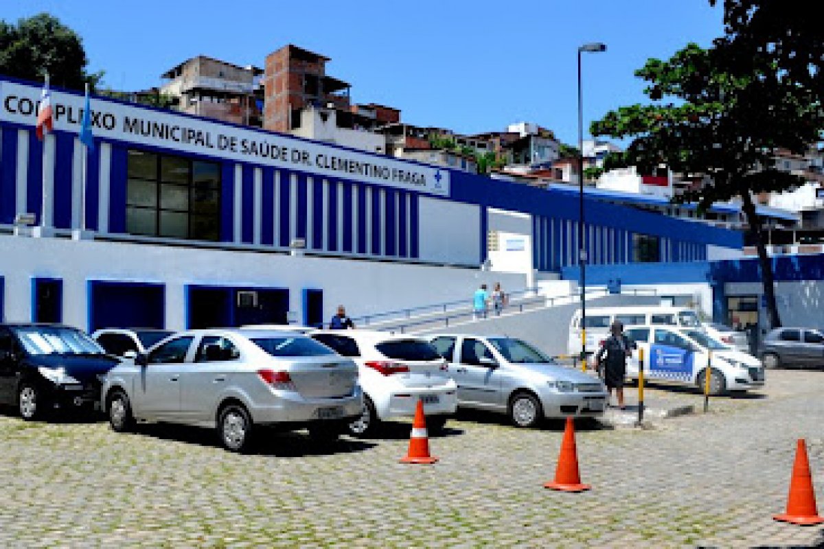 Rompimento de rede de fibra óptica torna lenta vacinação no 5º Centro de Saúde