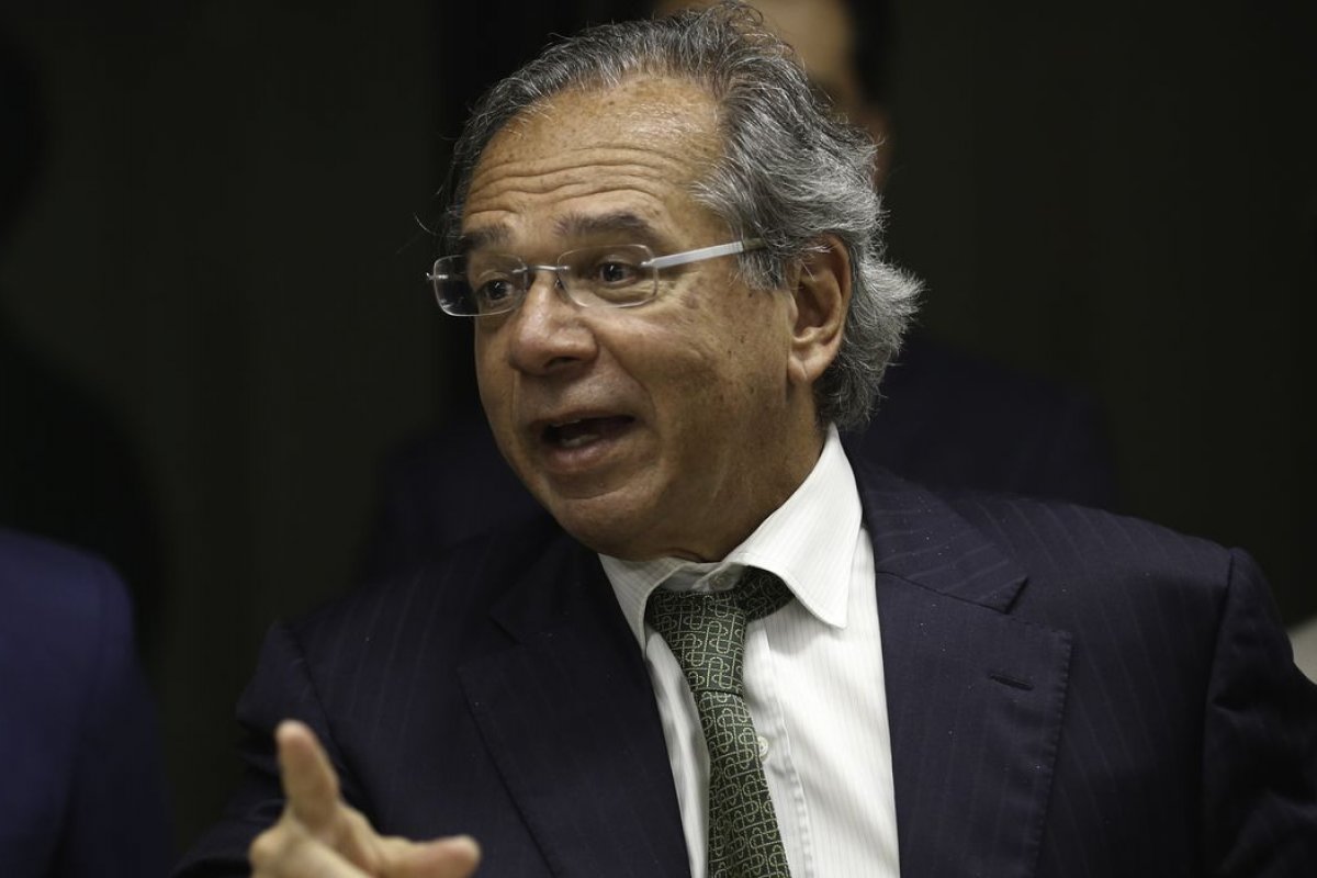 PGR vai iniciar investigação preliminar sobre conta de Paulo Guedes no exterior