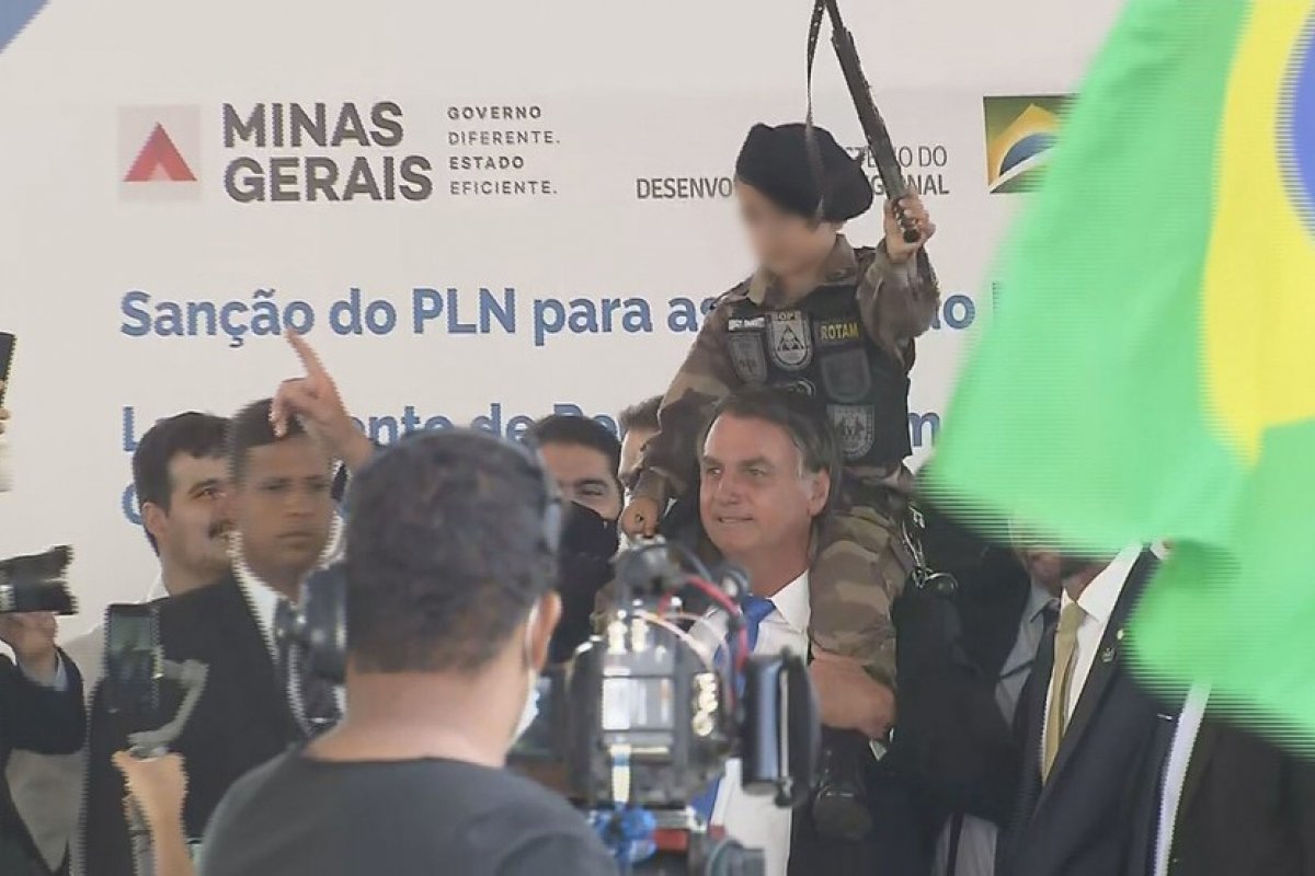 Comitê da ONU condena Bolsonaro por uso de criança fardada e propõe sanção