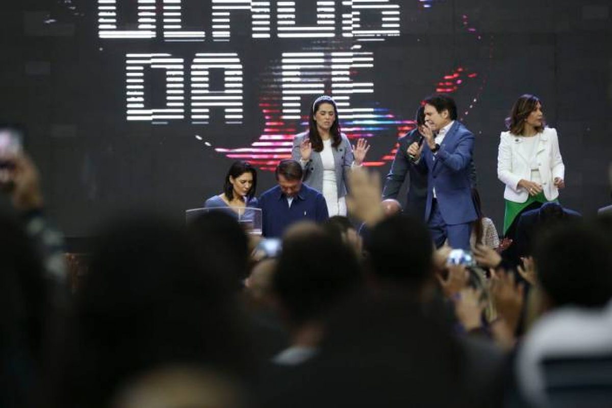 Bolsonaro e sete ministros vão a evento de pastores evangélicos nesta terça (5)