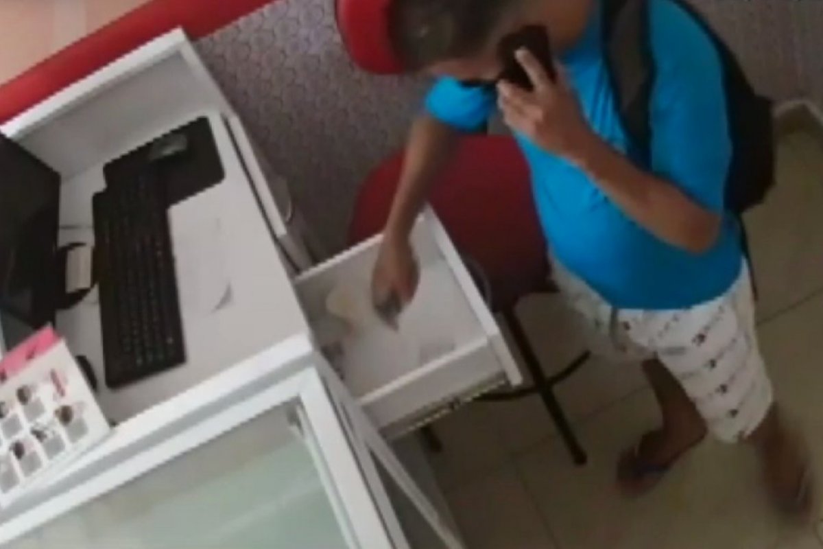 Homem furta loja de bolos em Salvador