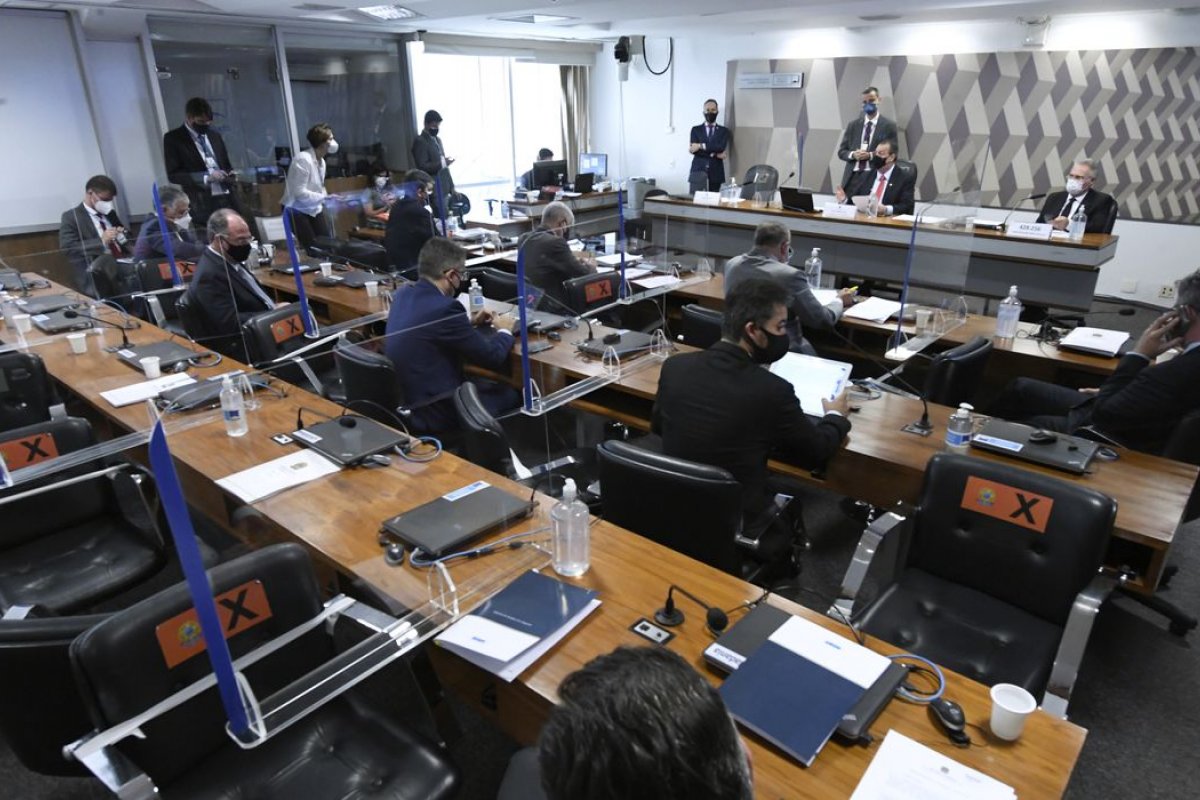 CPI da Pandemia determina 48h para Queiroga explicar planejamento de vacinação