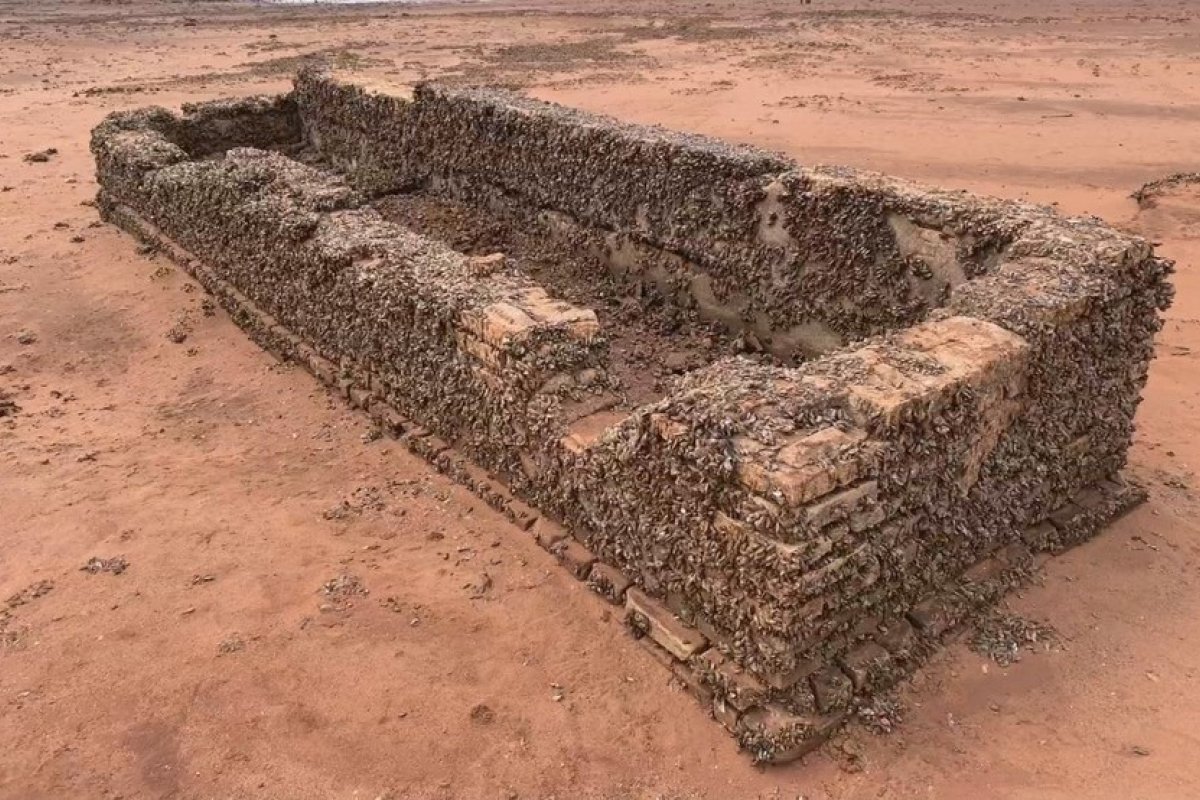Seca no rio Paraná revela ruínas de Rubineia, antiga cidade do interior de SP submersa desde a década de 70