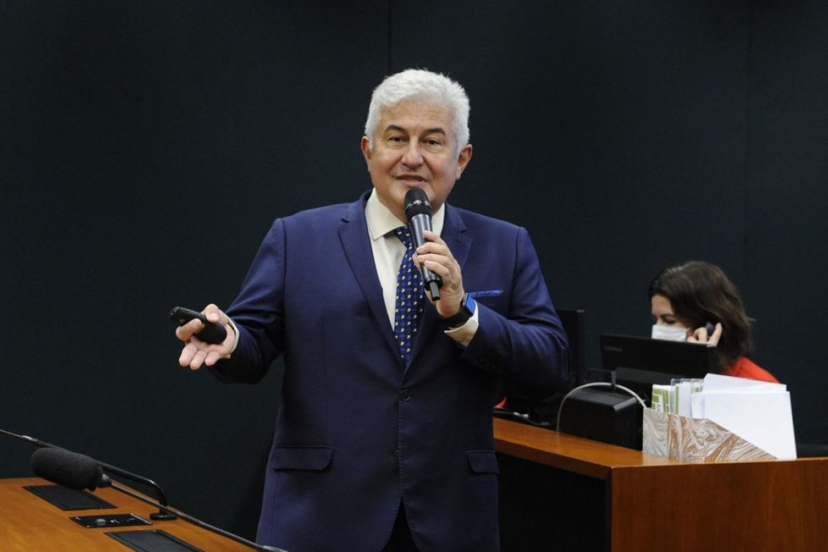 Falta de concursos públicos pode comprometer a produção de pesquisas no país, aponta ministro