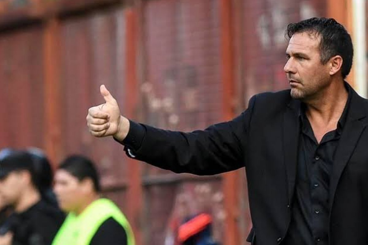 Bahia anuncia desligamento do técnico Diego Dabove