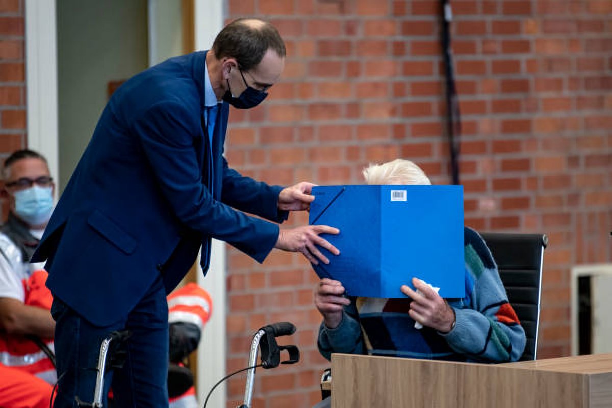 Nazismo: homem que foi guarda de campo de concentração começa a ser julgado