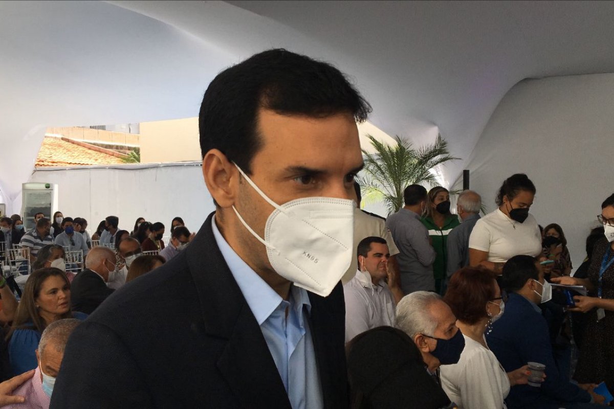 ‘Desobrigação do uso da máscara não é uma opção’, diz Léo Prates