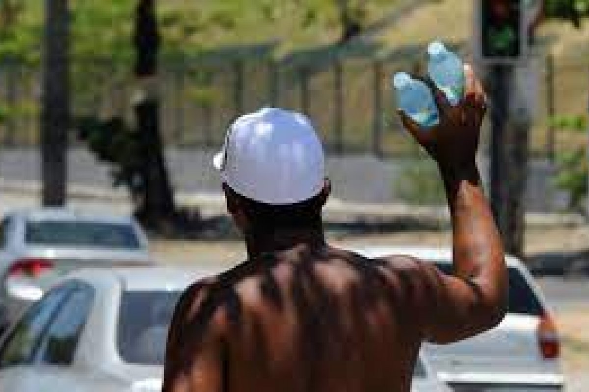 IBGE: Emprego informal dobra no Brasil nos últimos seis anos