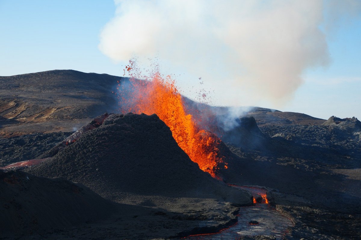 Estudo mostra que lava de vulcão fertiliza e regenera a vida do oceano