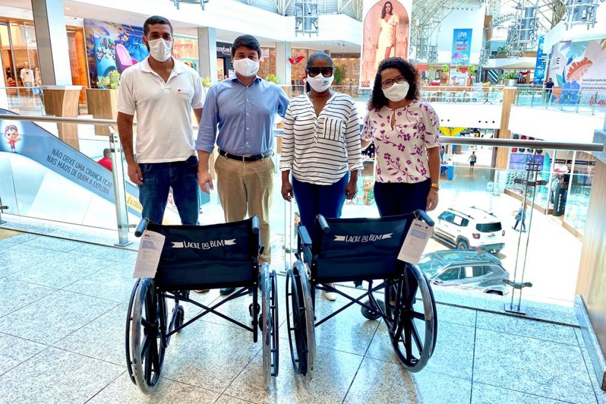 Corrente do bem: cadeiras de rodas são doadas a instituições sociais baianas
