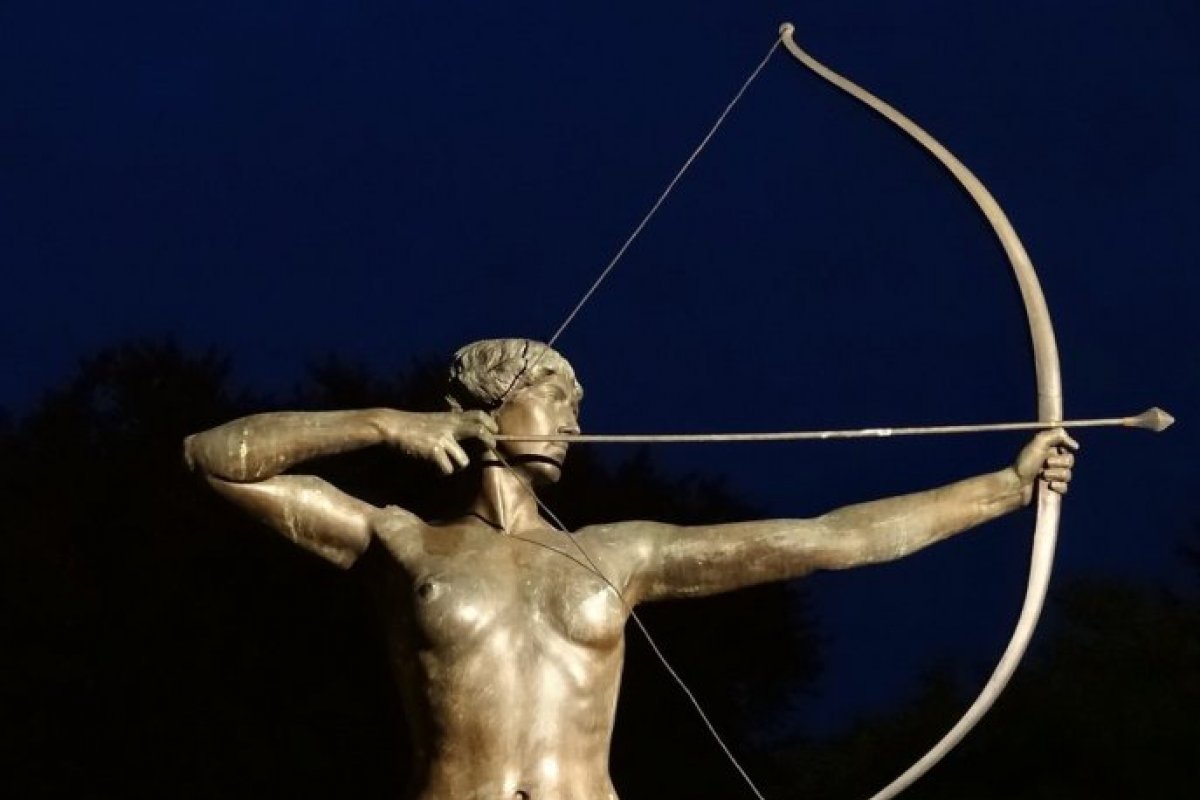 Homem é atingido por flecha em Salvador