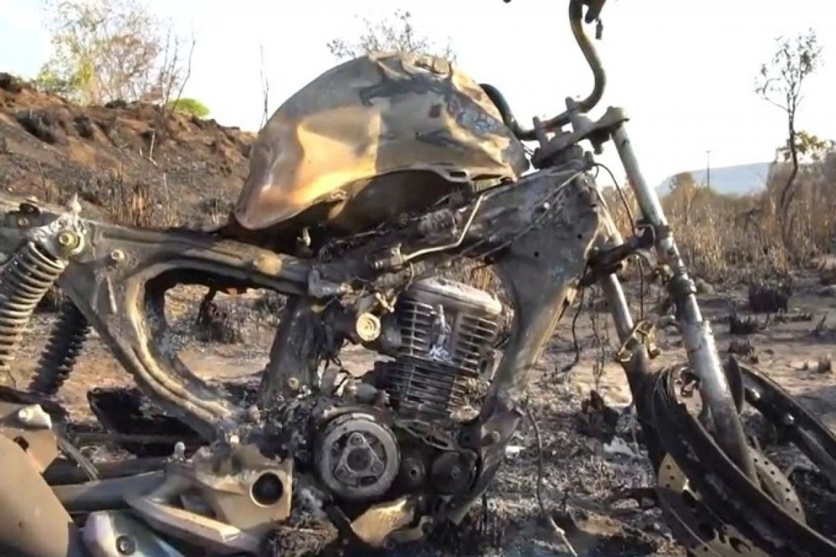 Jovem morre em acidente entre moto e caminhonete na BR-135, oeste da Bahia