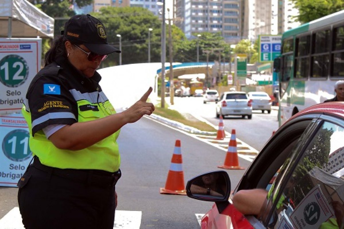 Trânsito será bloqueado em rua do Comércio para obra na Praça Marechal Deodoro