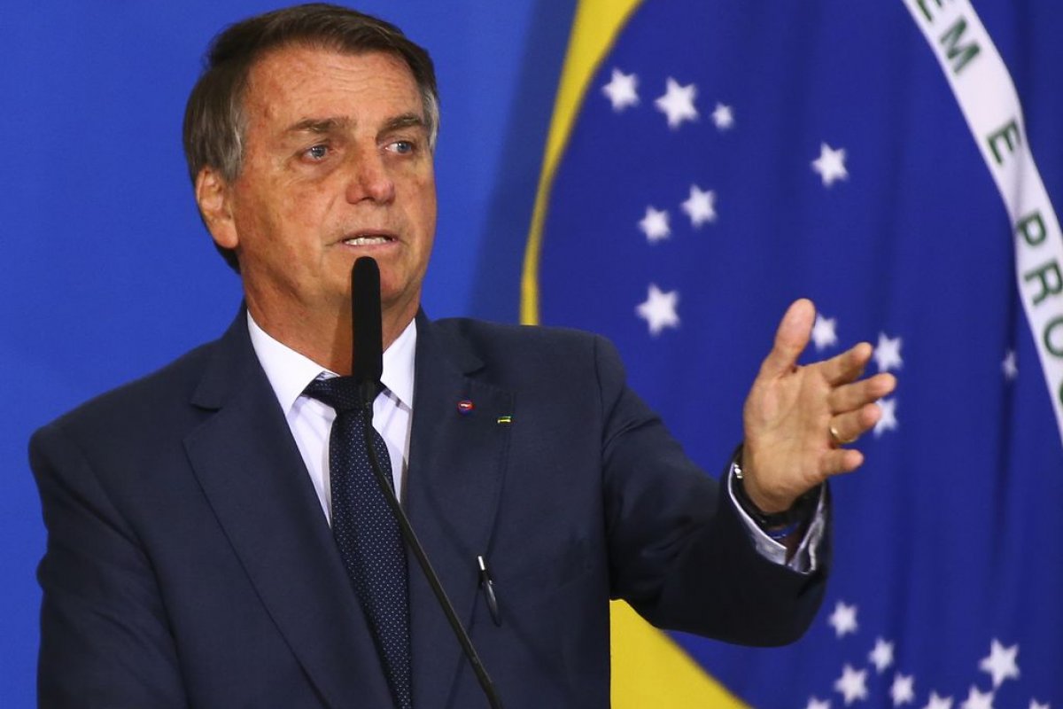 Após o Congresso derrubar o veto, Bolsonaro promulga lei que proíbe despejos neste ano