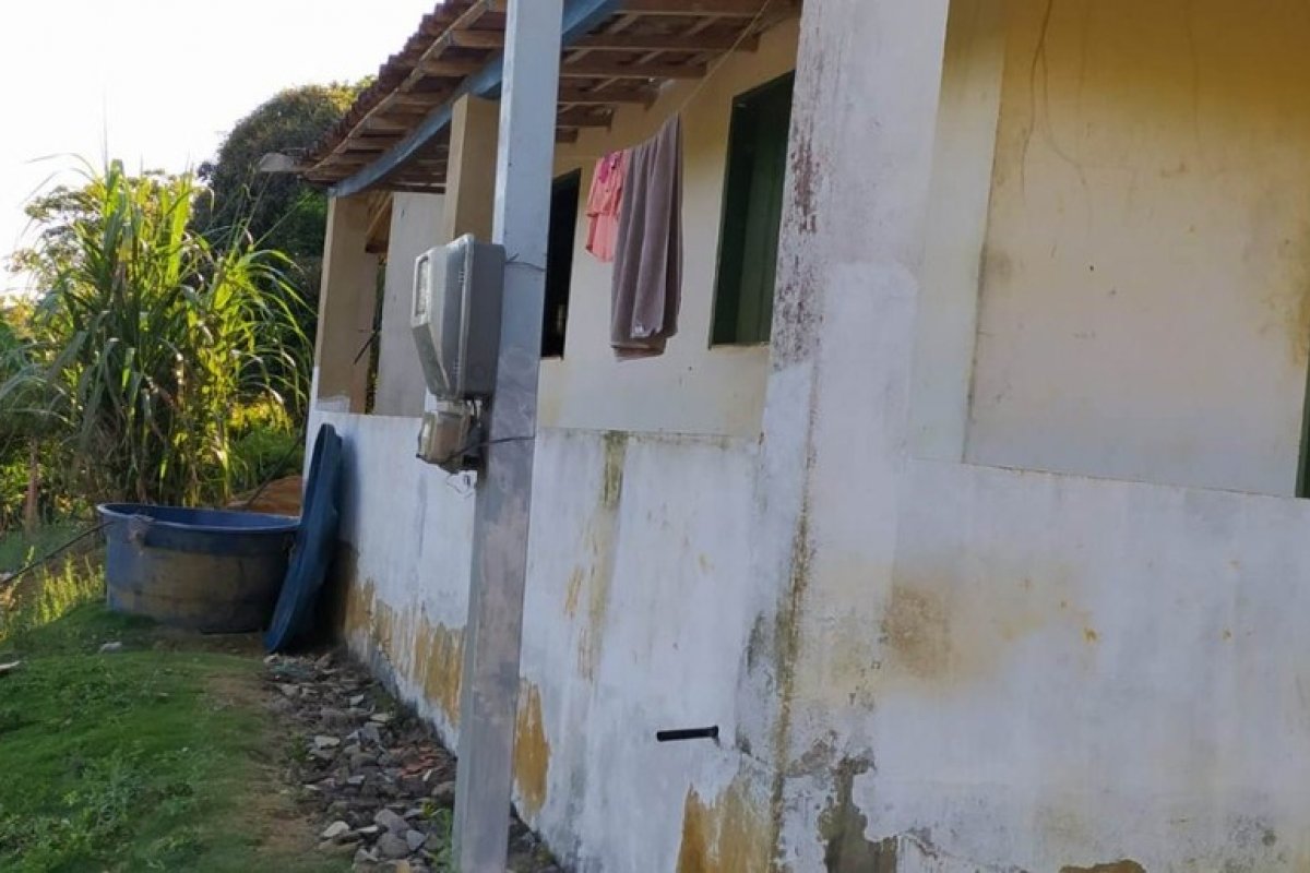 Homem é preso por suspeita de manter garota de 13 anos em cárcere privado no sul da Bahia