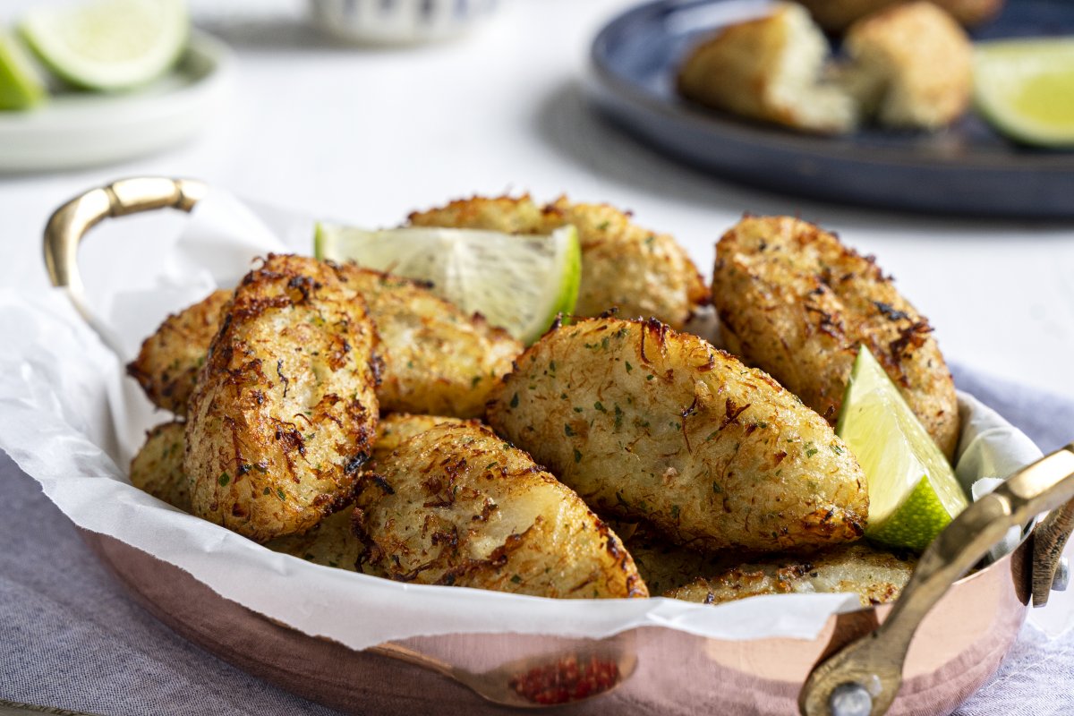 Aprenda a fazer bolinho de bacalhau, iguaria portuguesa mais amada pelos brasileiros