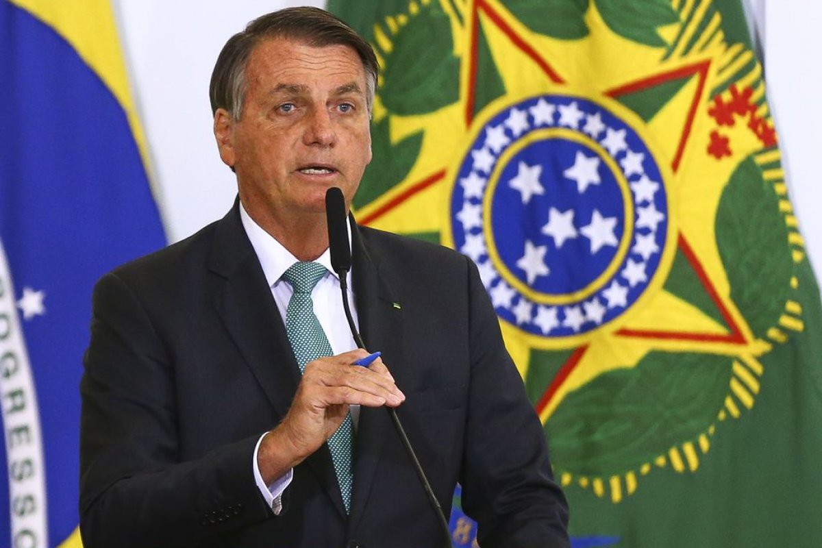 Bolsonaro diz que não vai congelar preço de combustíveis na 'canetada'