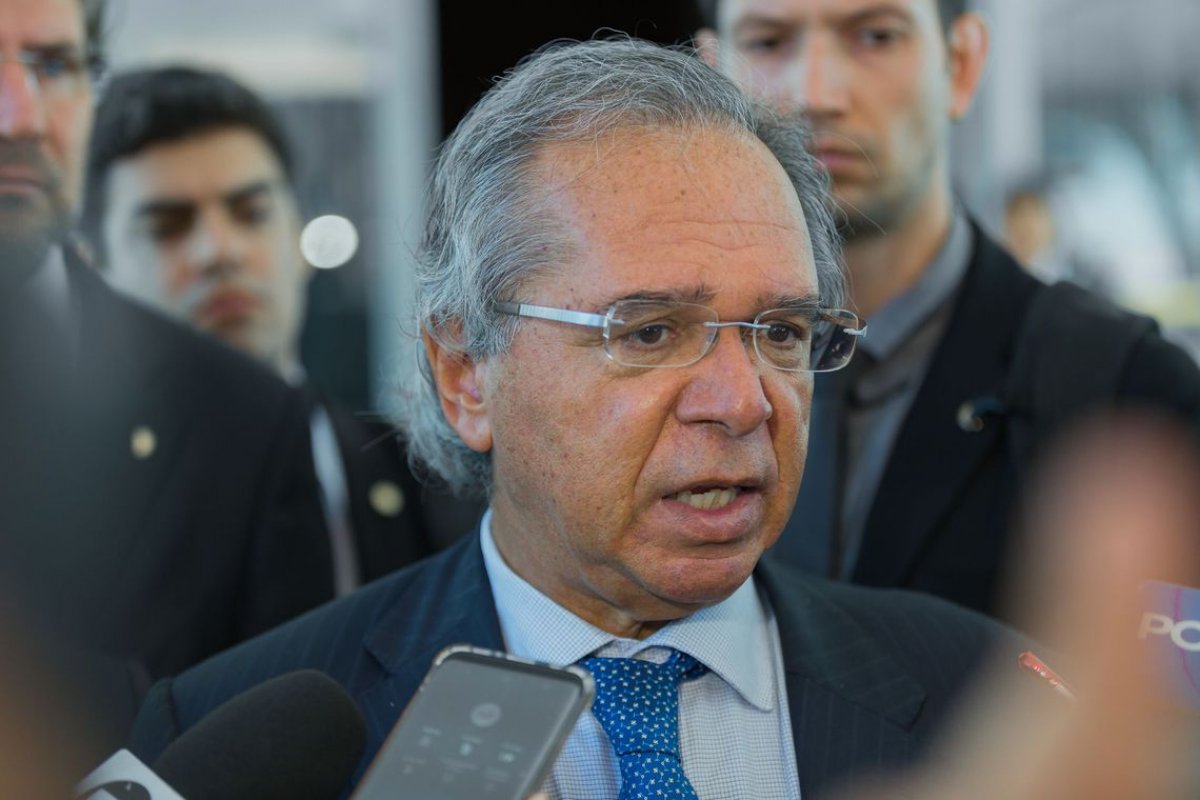 Governo estuda possibilidade de liberar saques do FGTS e PIS-PASEP