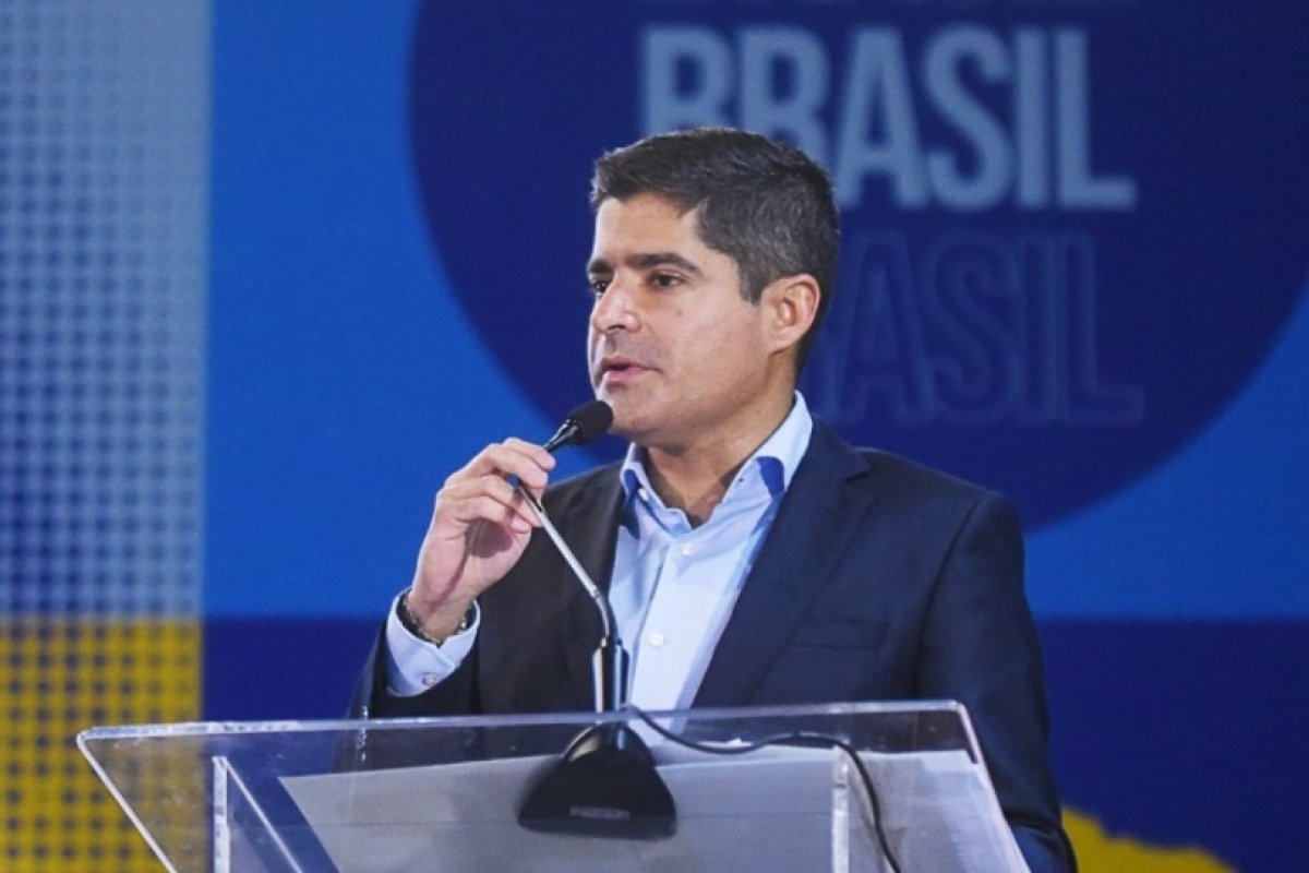 ACM Neto faz tuíte condenando Bolsonaro e é criticado na web