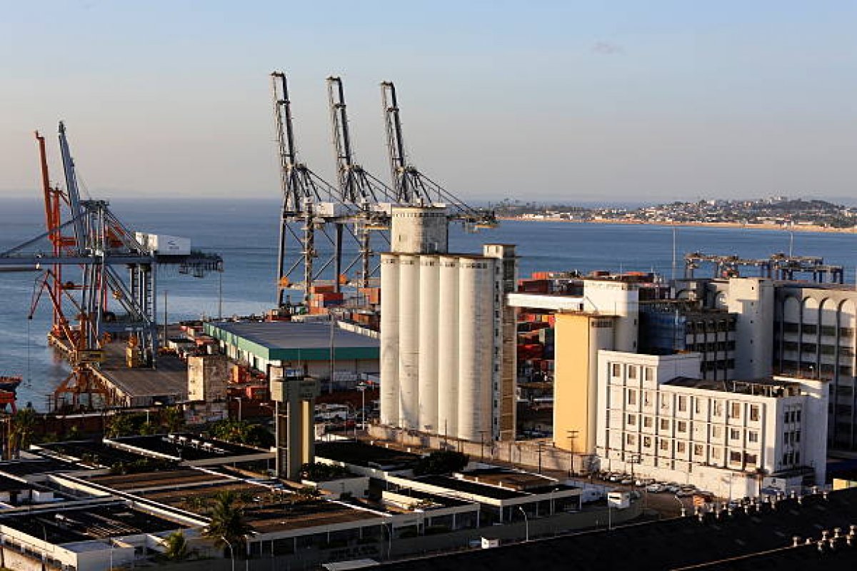 Porto de Salvador recebe 20 mil toneladas de trilhos para o trecho 2 da Fiol