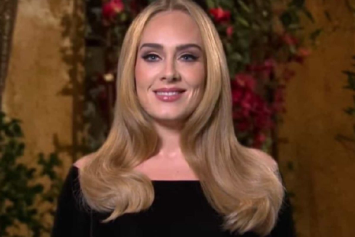 Brasileiros entram em live de Adele e acusam a cantora de plágio: “Caloteira”
