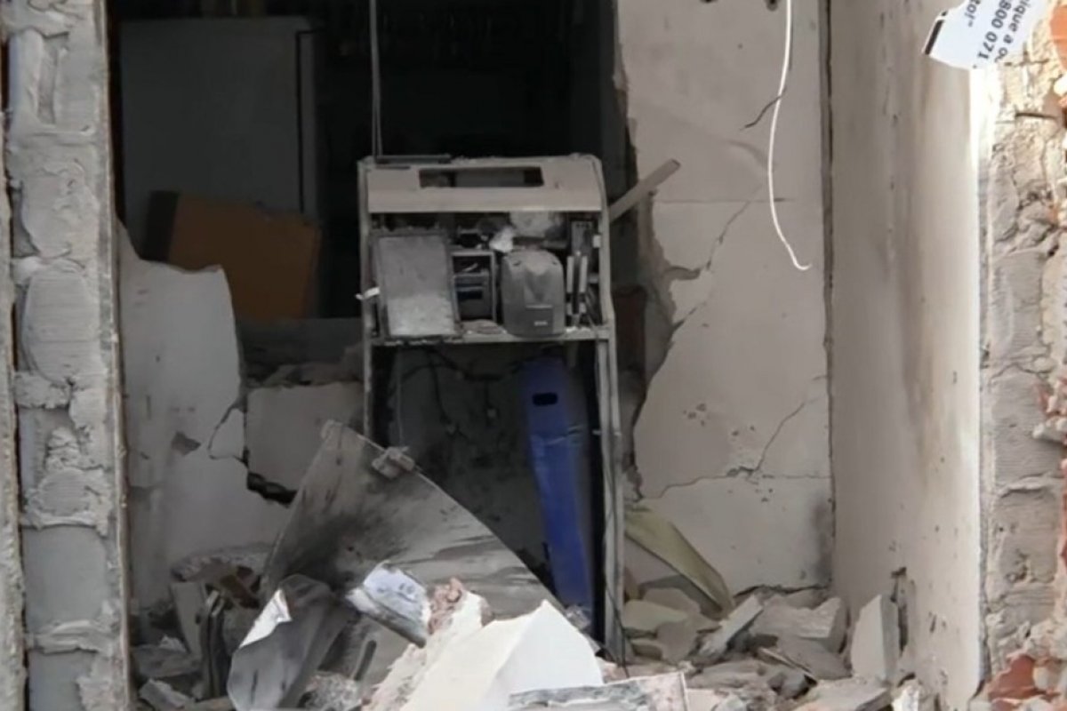 Cofre de posto de combustível é explodido em Simões Filho