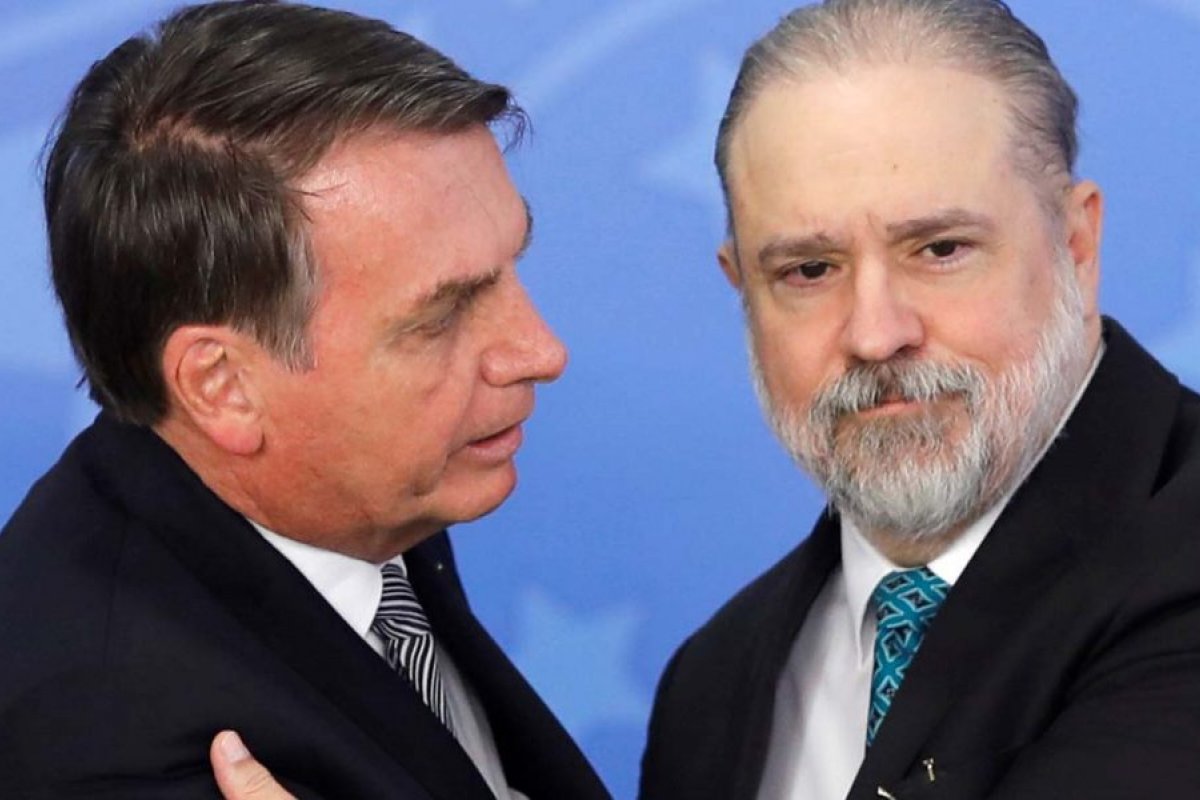 CPI vai tentar denunciar Bolsonaro sem Aras