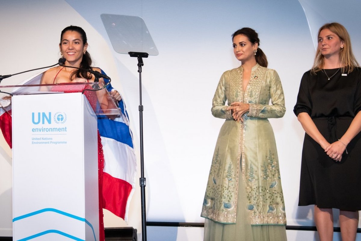 Levando bandeira da Bahia, estudante recebe prêmio da ONU