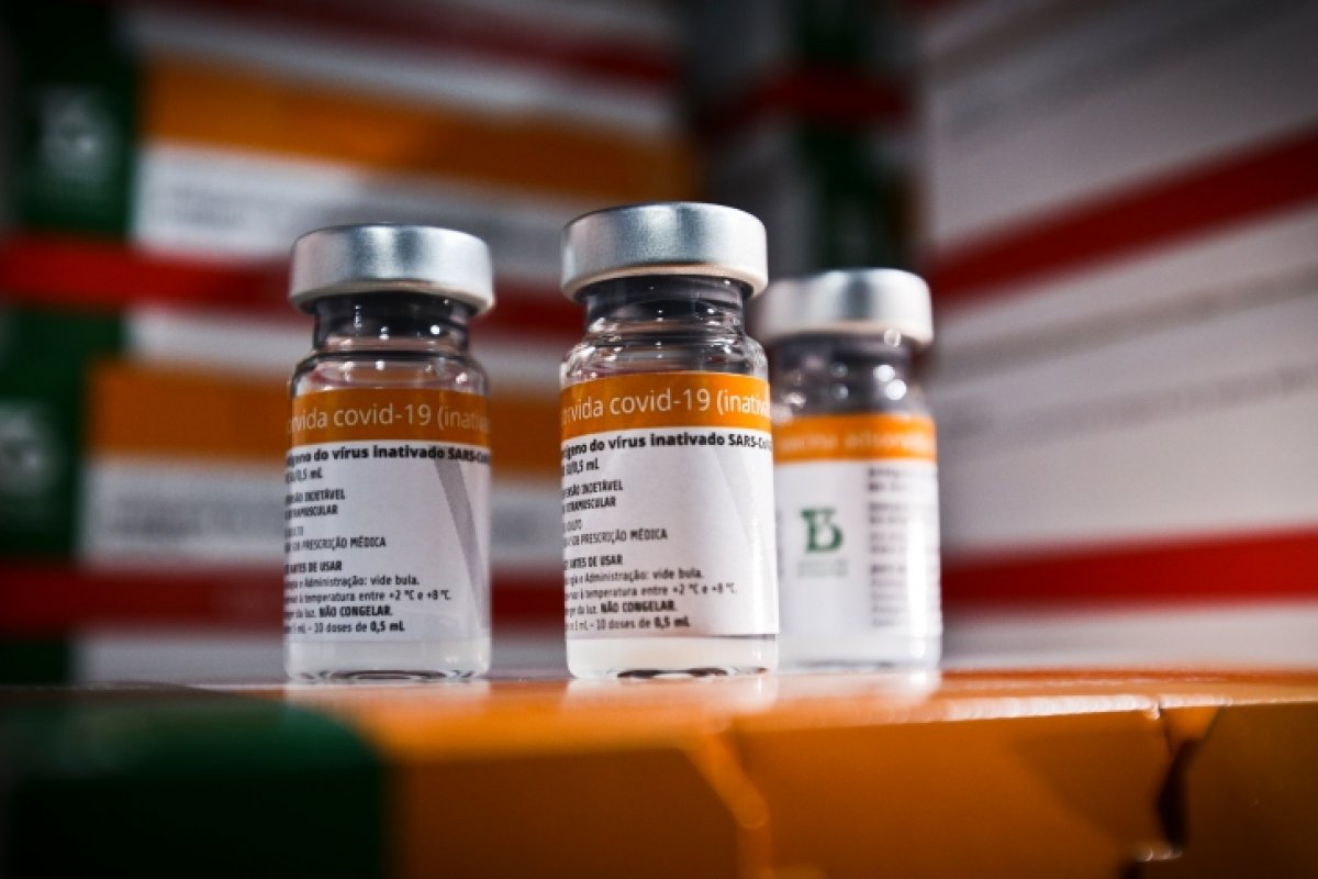 OMS recomenda 3ª dose da Coronavac para pessoas acima de 60 anos