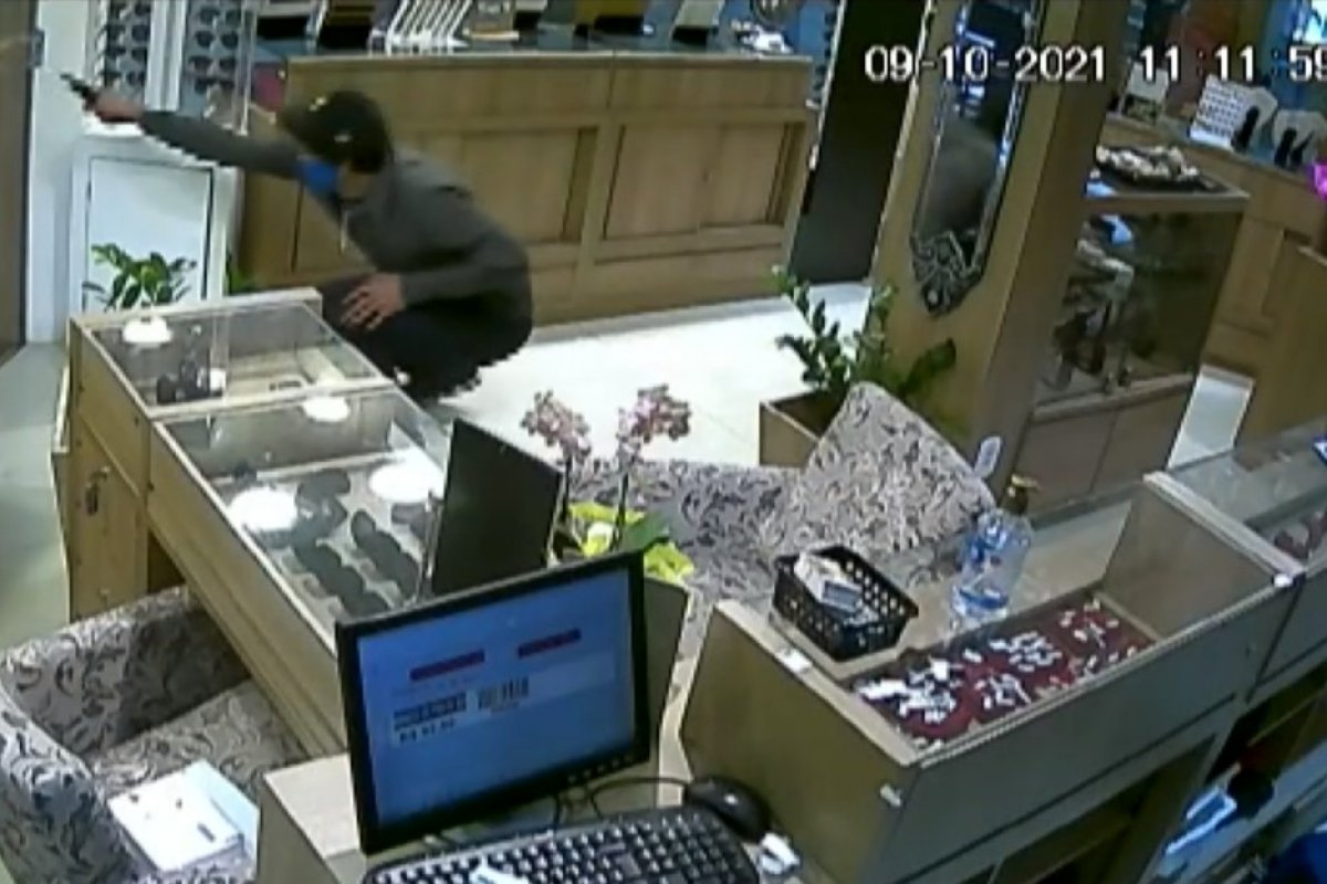 Joalheria é roubada em shopping no sul da Bahia