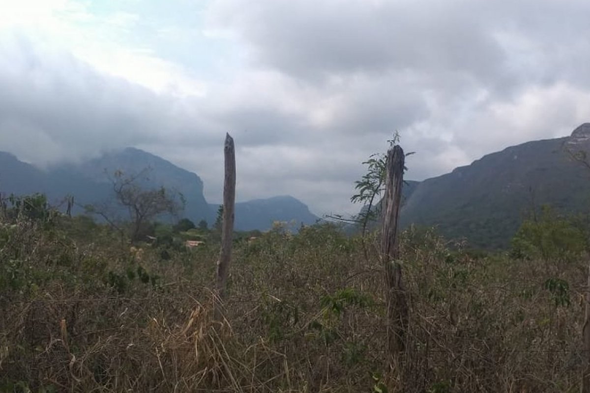 Foco de incêndio é visto no poço do Gavião, na Chapada Diamantina