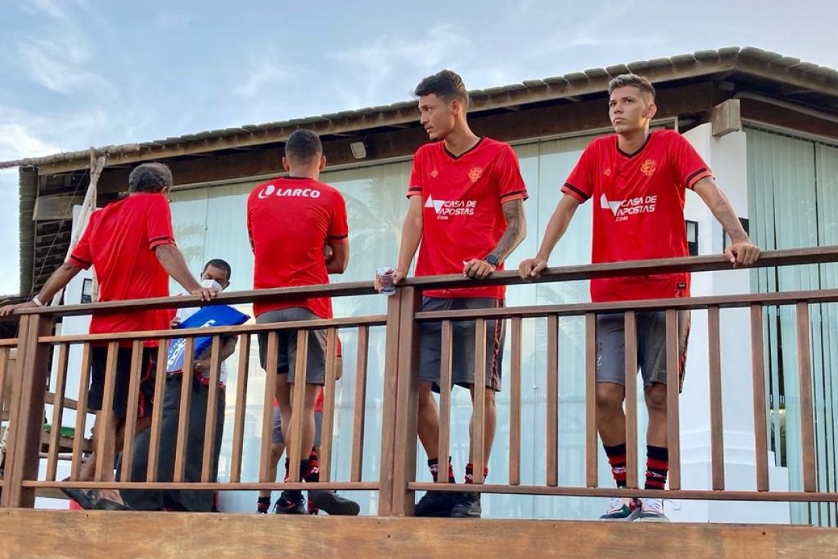 Quase um turno na zona de rebaixamento, Vitória tenta voltar a vencer fora diante do Sampaio