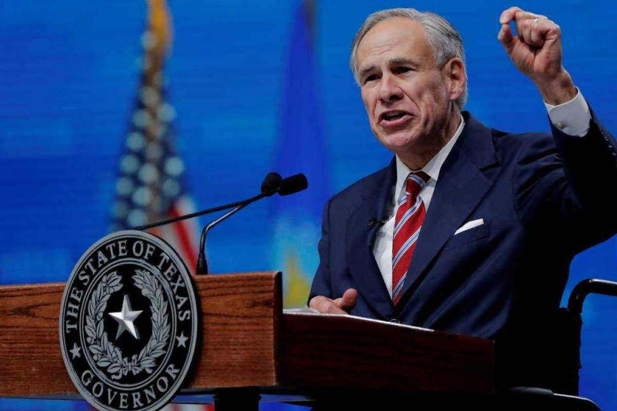 Governador do Texas proíbe que empresas exijam vacinação de funcionários