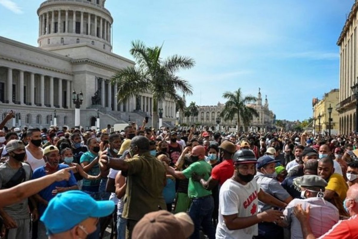 Cuba proíbe direito para manifestação de opositores do governo
