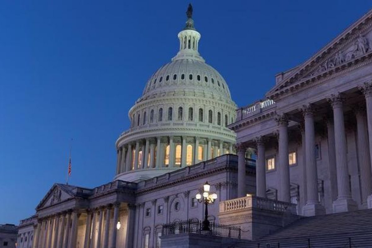 Câmara dos EUA autoriza aumento do teto da dívida para evitar calote