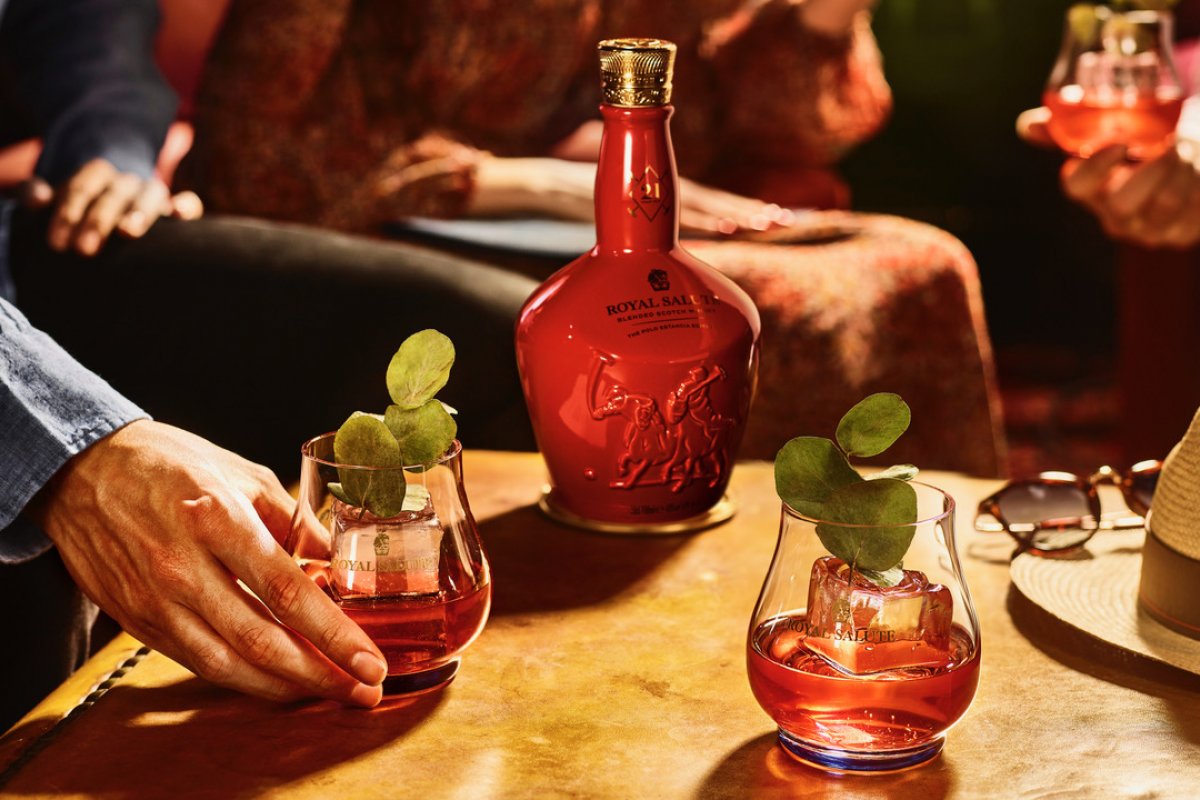 Royal Salute lança edição dedicada ao Pólo e homenageia Argentina como berço moderno do esporte. Blend é finalizado em barris de Malbec argentino