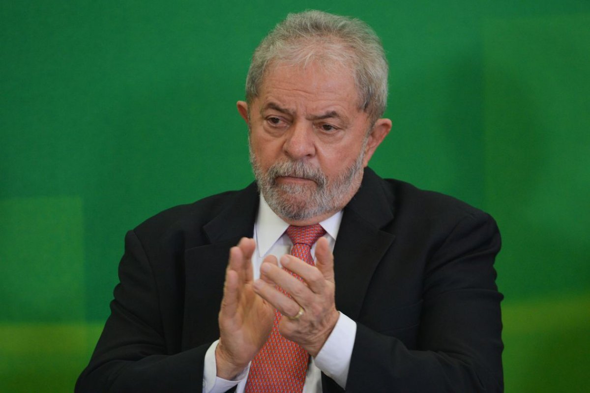 Procuradores da Lava Jato pedem regime semiaberto para Lula