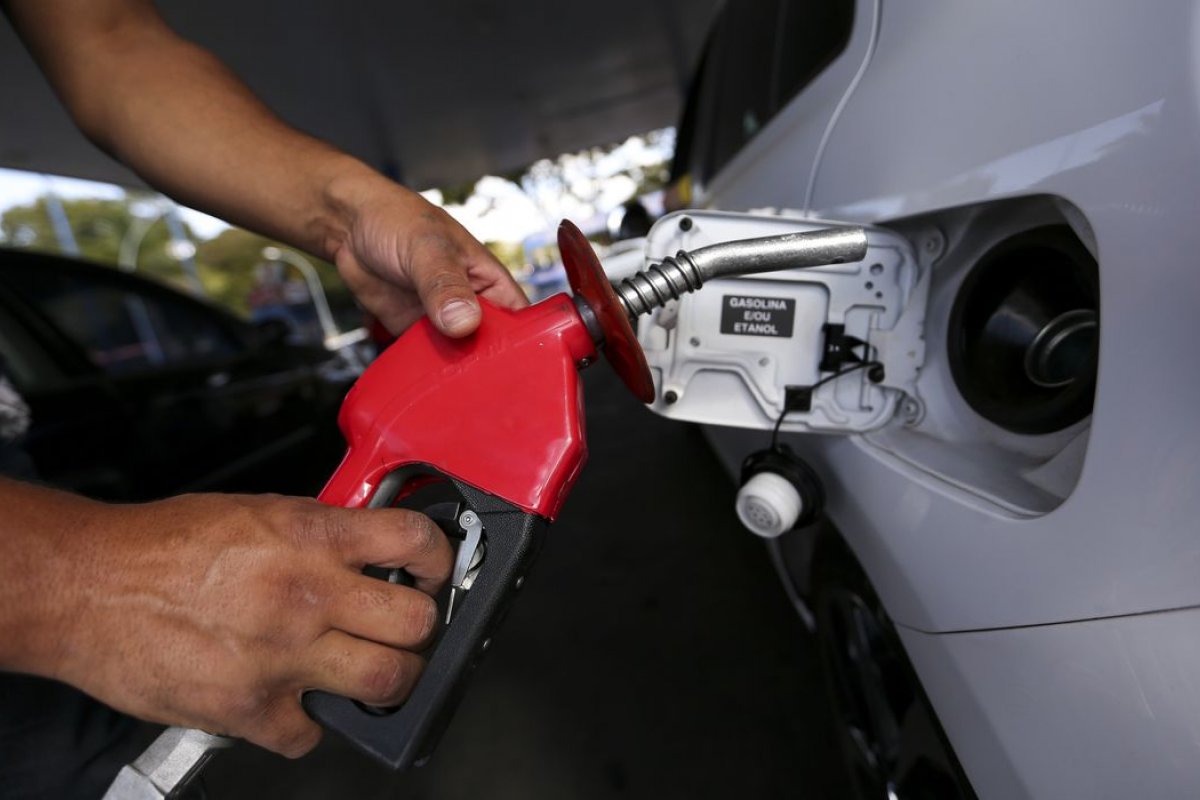 Caminhoneiros devem realizar nova greve após Petrobras defender política de preços dos combustíveis