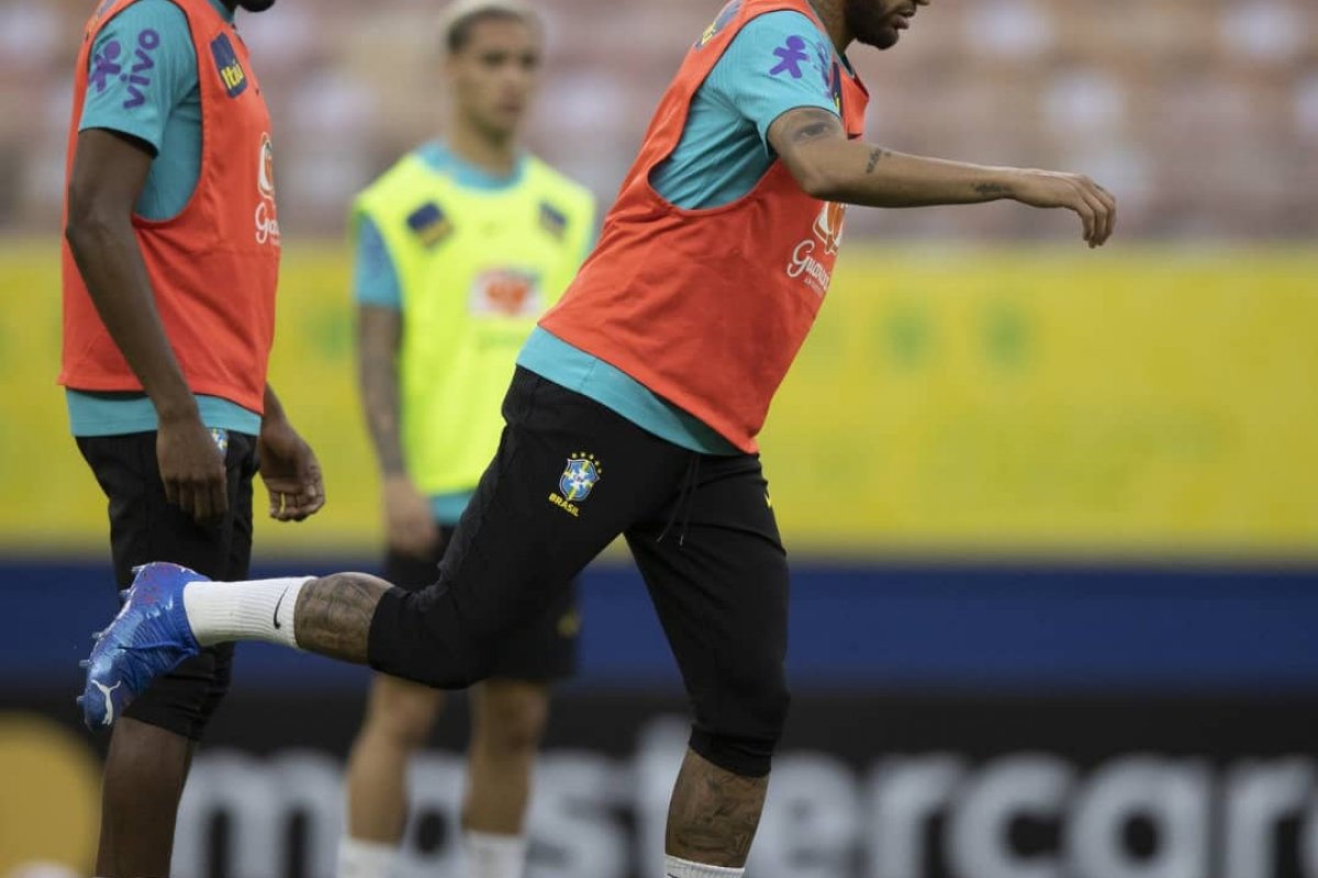 No reencontro com torcida nas arquibancadas, Brasil enfrenta Uruguai na Amazônia