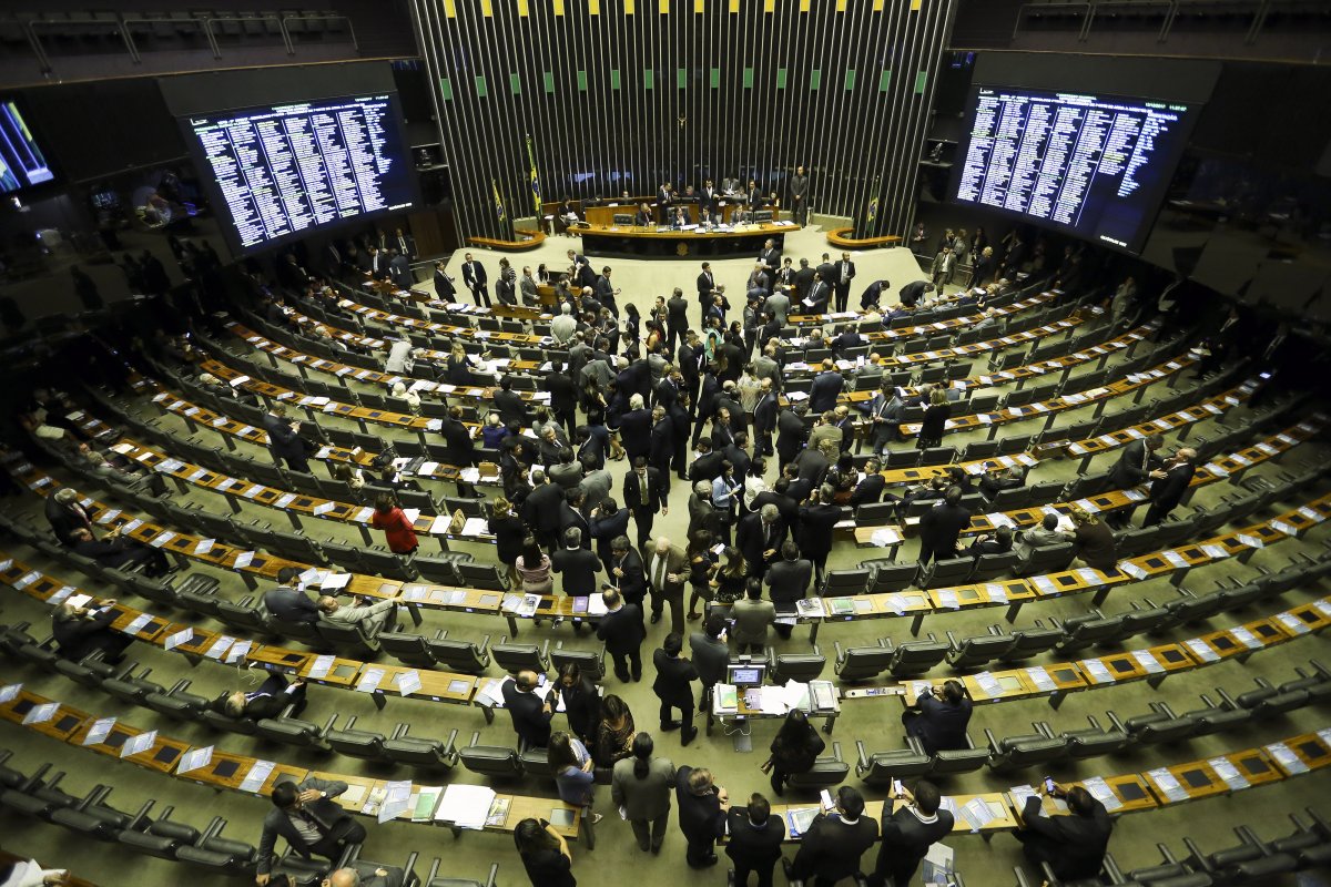 Congresso gasta mais de R$ 1,4 milhão com alimentação, diz pesquisa