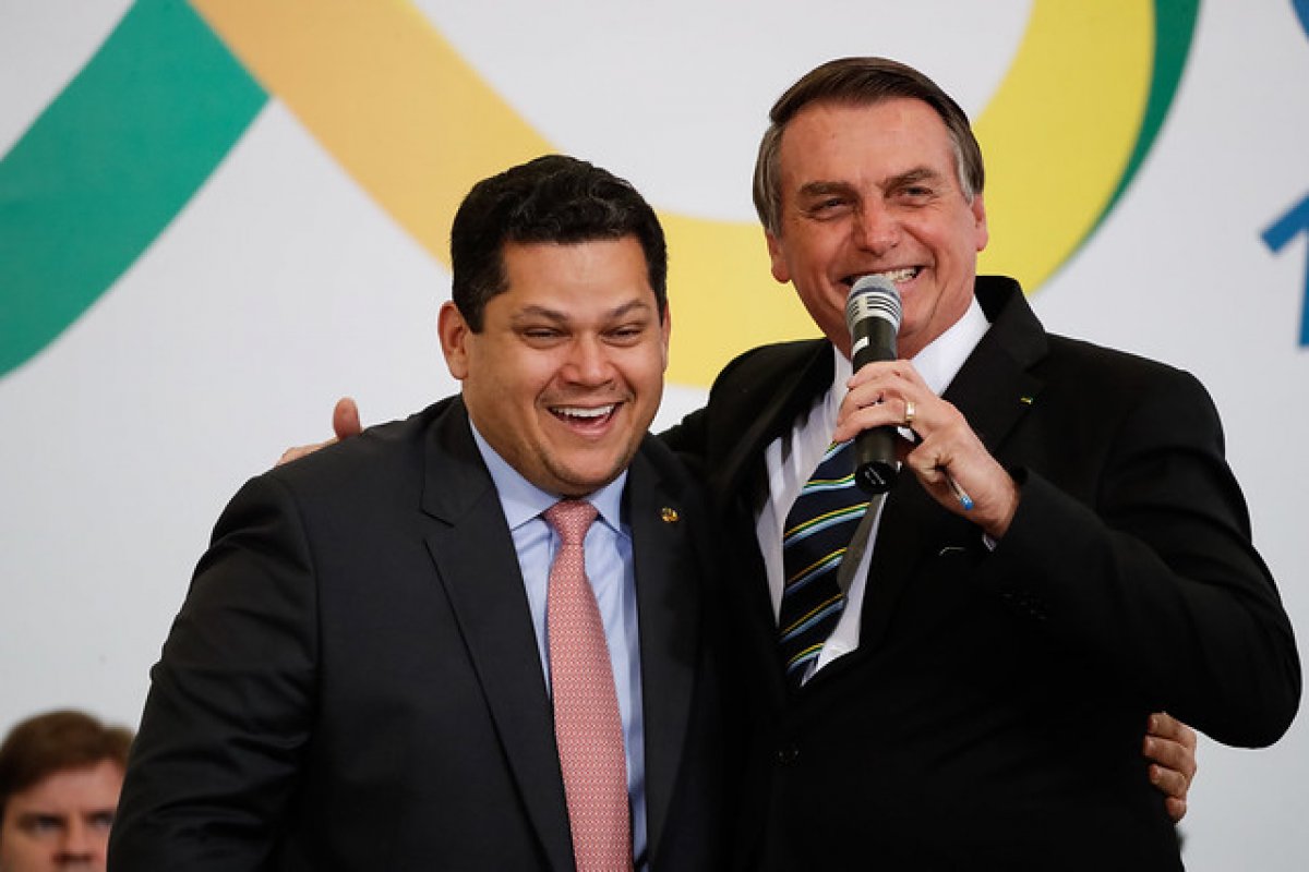 Alcolumbre pode se reunir com Bolsonaro