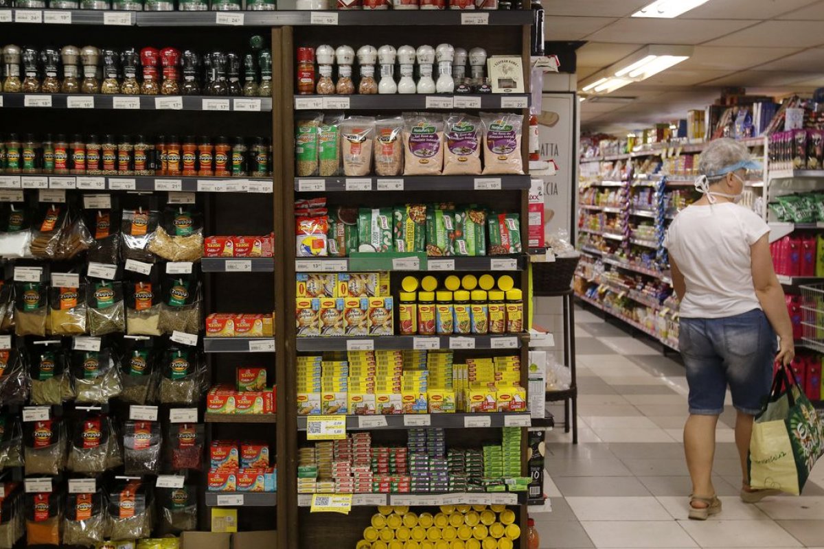 Consumo nos lares brasileiros recua 2,33% em agosto, mostra pesquisa