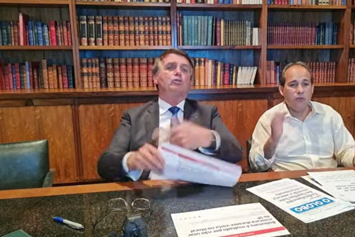 "Não vou fazer igual o Consórcio do Nordeste", afirma Bolsonaro sobre compra de respiradores