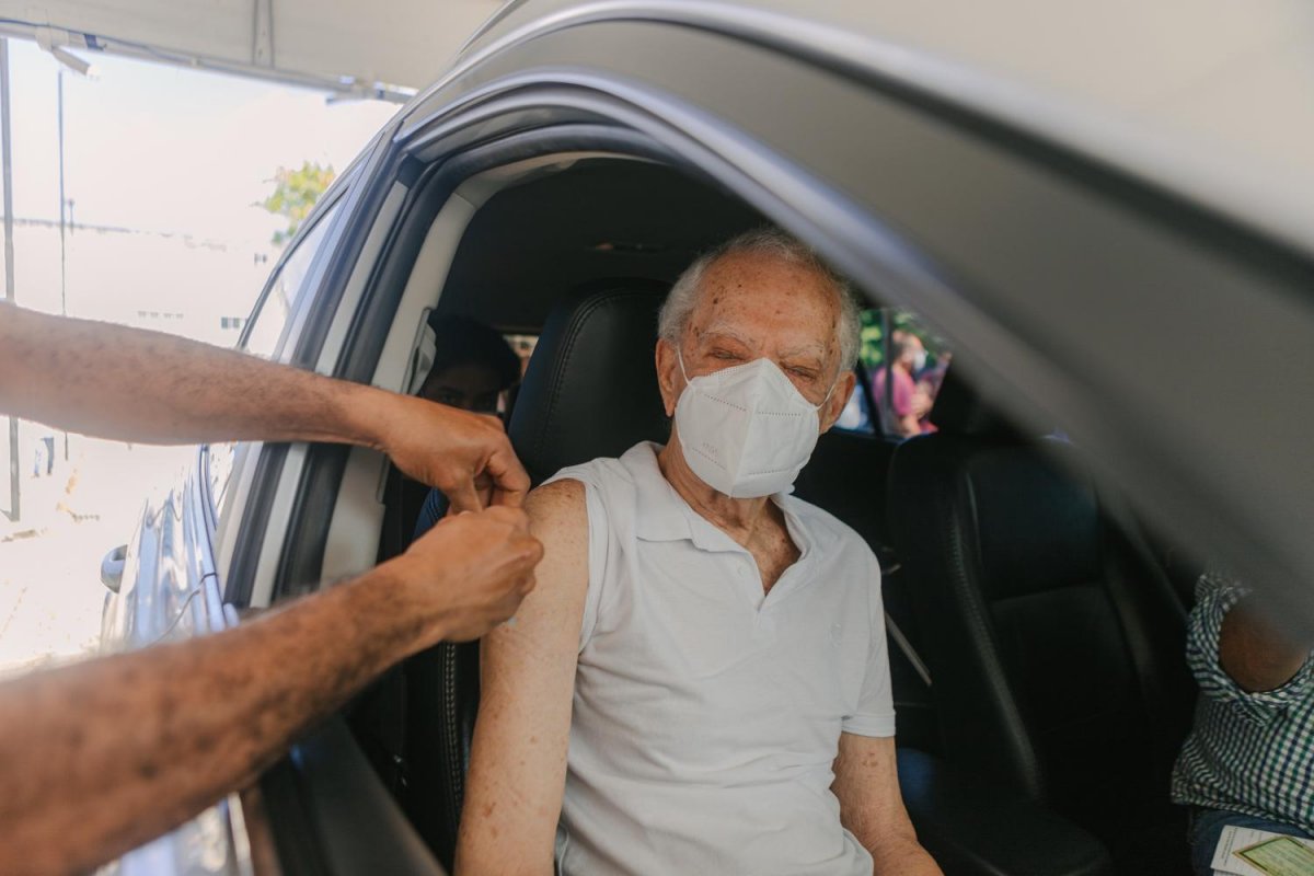 Vacinação contra Covid-19 segue nesta sexta-feira (15) em Salvador