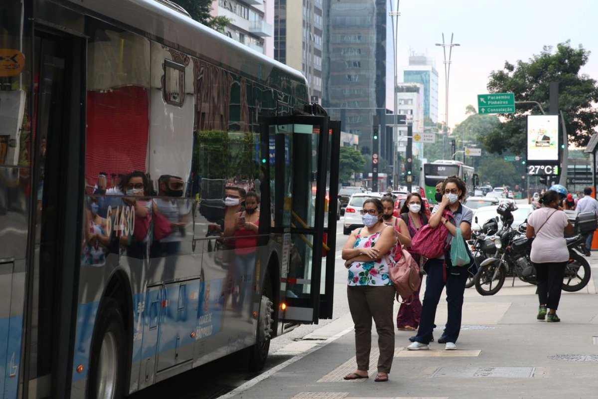 Índice de assédio sexual contra mulheres é maior do que de roubos no deslocamento nas cidades brasileiras
