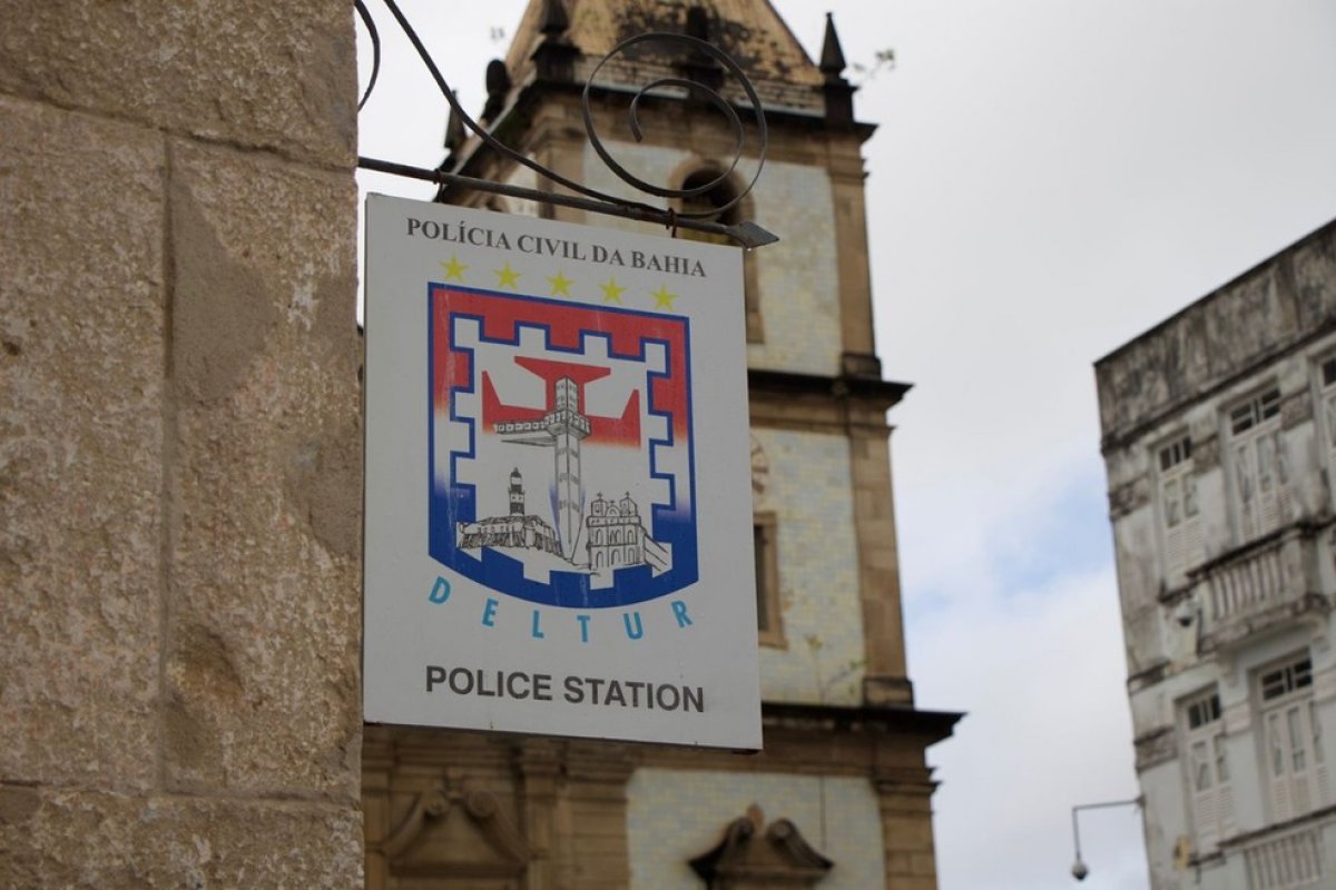 Mulher é presa suspeita de manter idoso em cárcere privado em Salvador