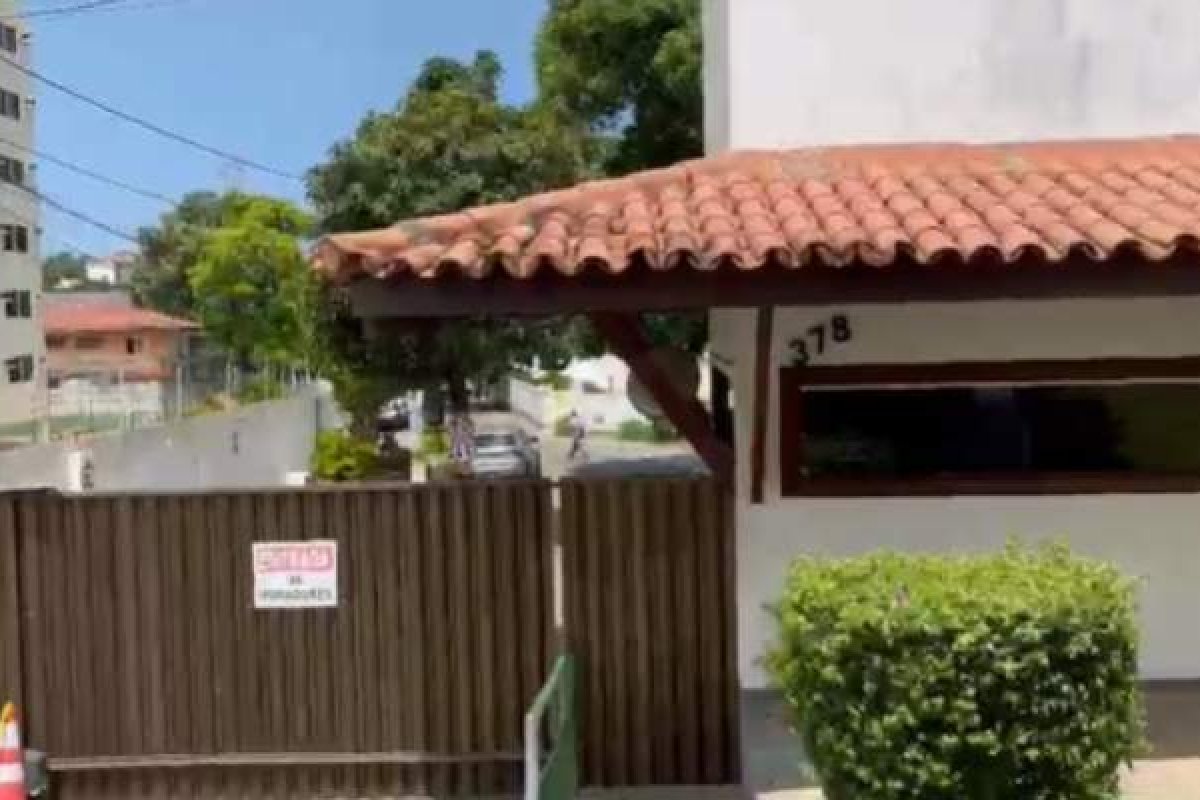 Polícia prende homem suspeito de atirar na companheira em Itapuã