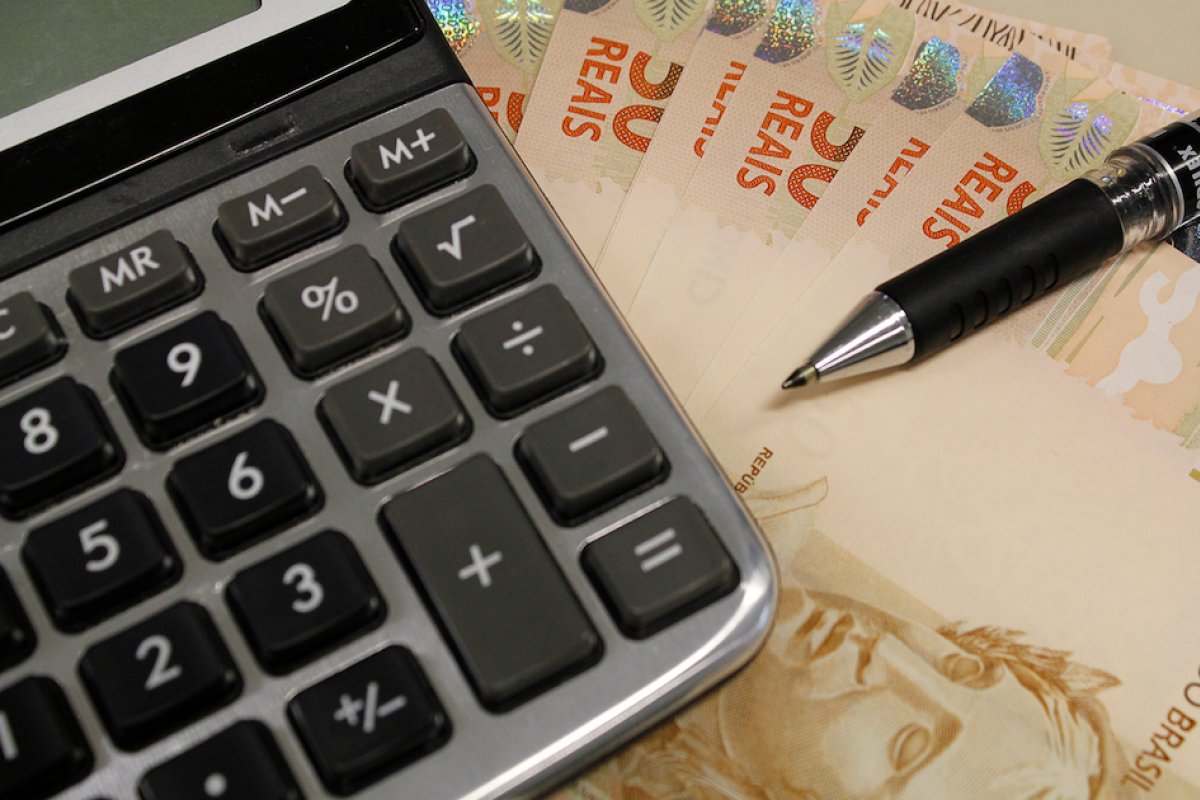 Com alta de luz, gás e alimentos, pessoas mais pobres sentem 20% mais inflação que os ricos