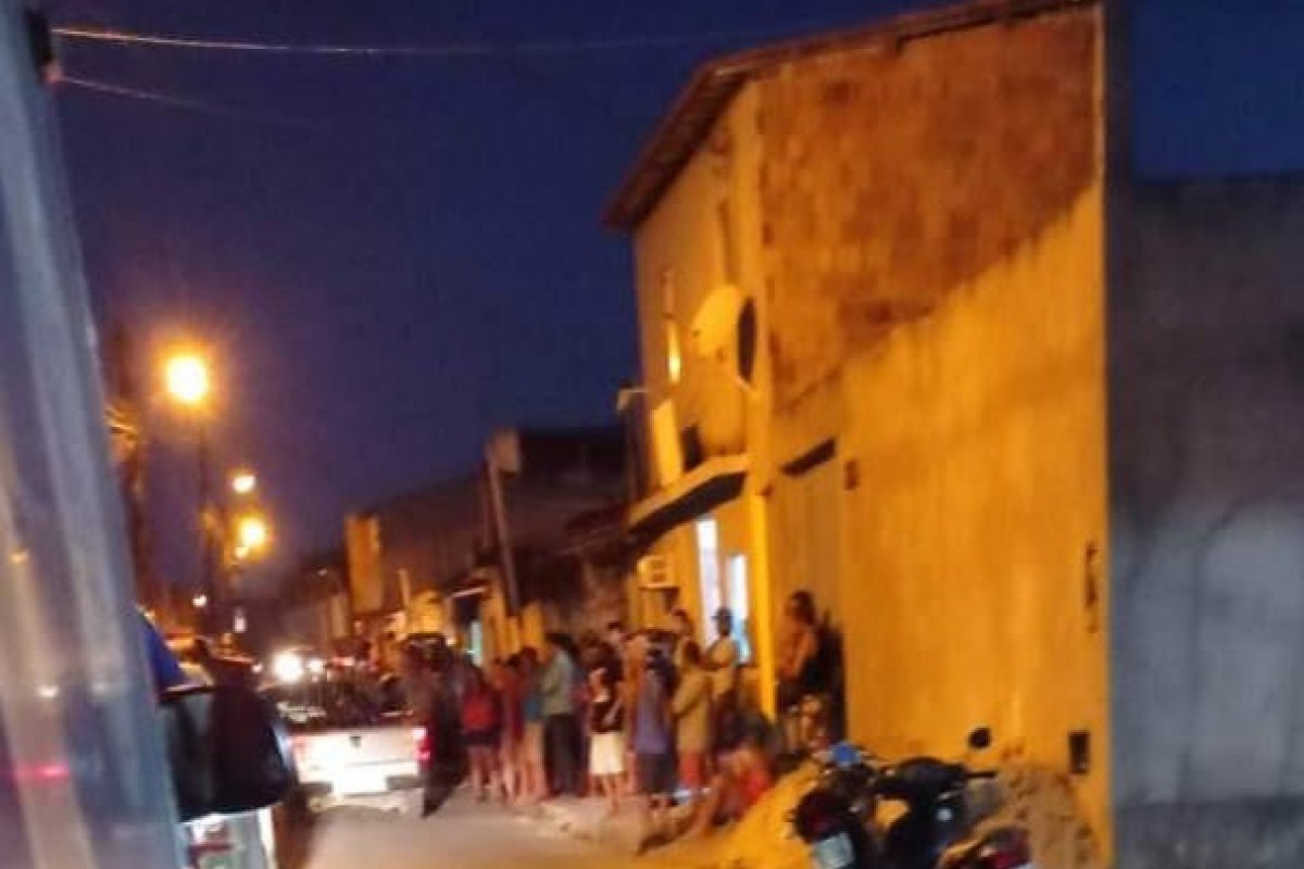 Homem é assassinado com cerca de 15 tiros nesta sexta (15) em Feira de Santana