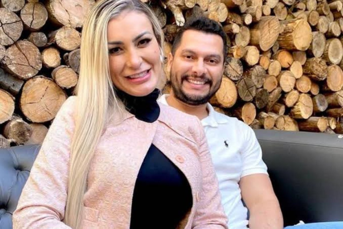 Andressa Urach volta a frequentar a Igreja Universal com o marido!
